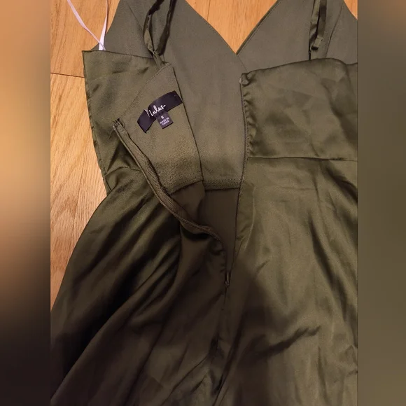 Olive green formal gown w. Slit - Picture 2 of 8